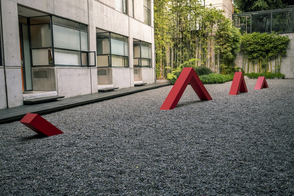 red threads by miguel de la torre architects