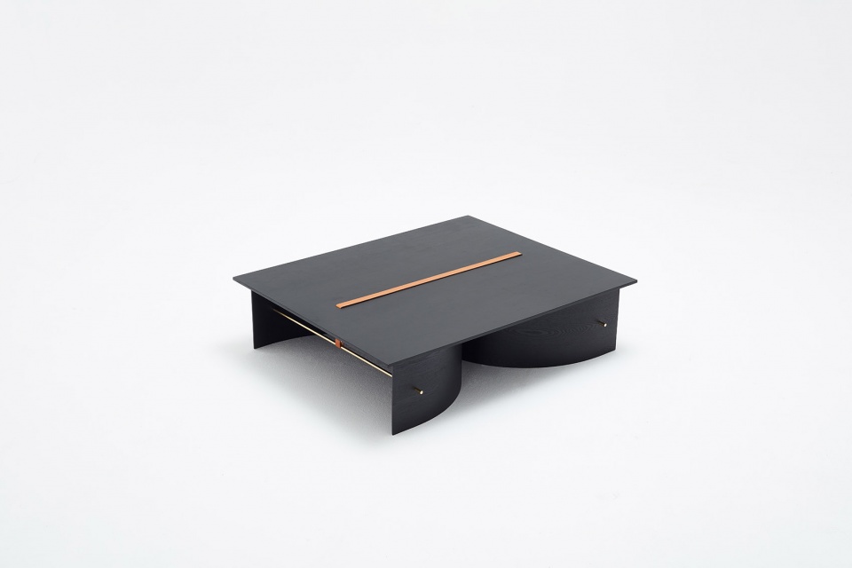 pull table Mario Tsai Studio