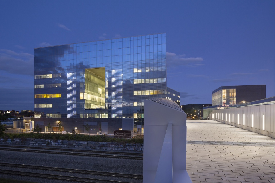 sciences complex at the mil campus of the universite de montreal by menkes shooner dagenais letourneux lemay nfoe architects