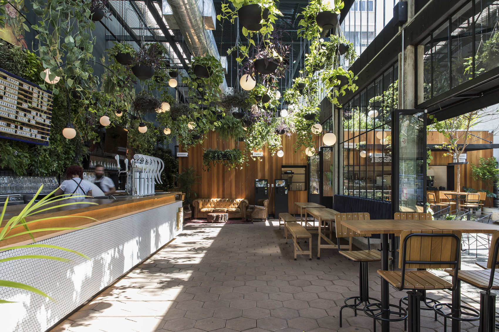 Hoegaarden Greenhouse Bar by Metamoorfose Studio 谷德设计网