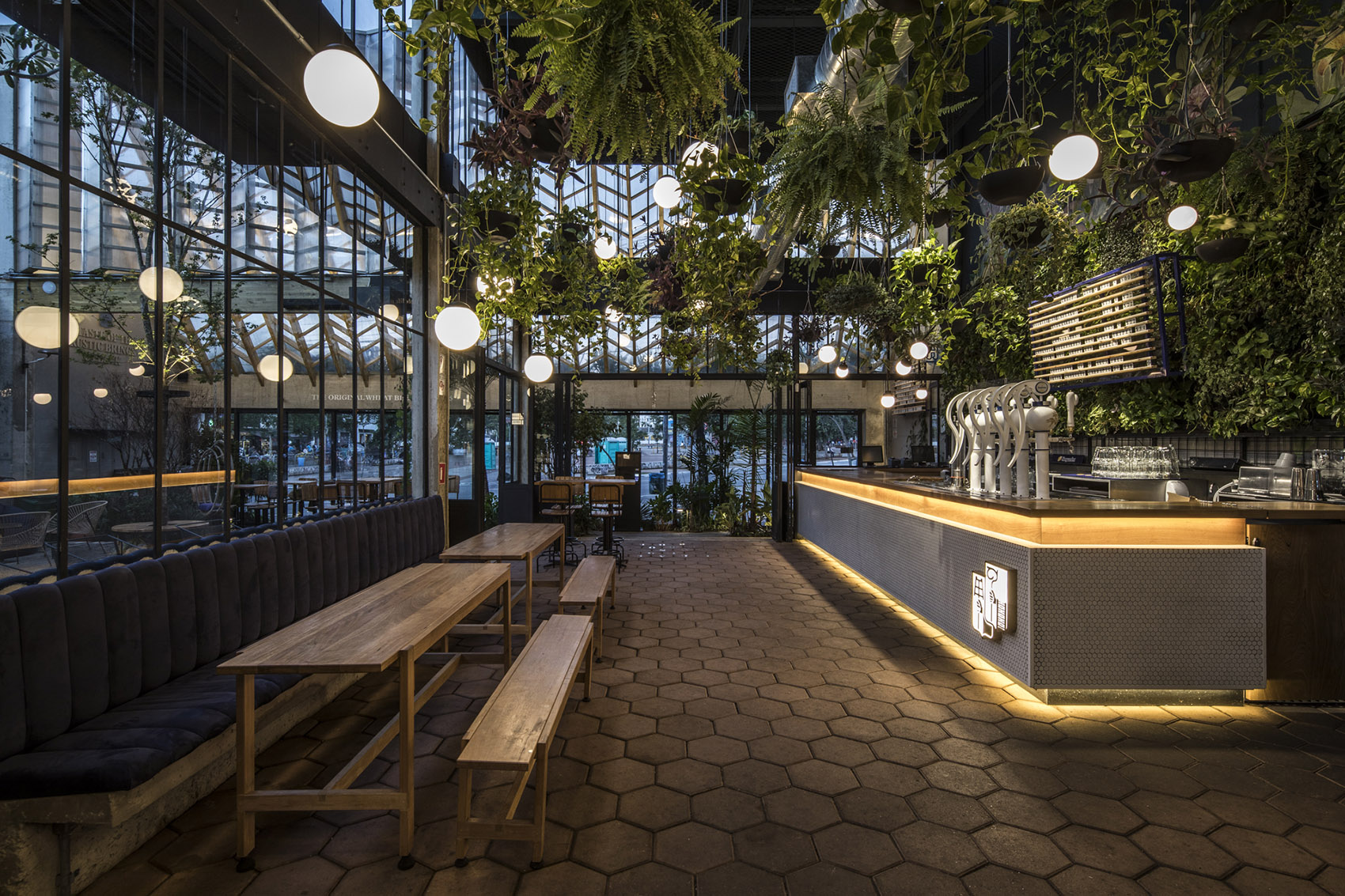 Hoegaarden Greenhouse Bar by Metamoorfose Studio - 谷德设计网