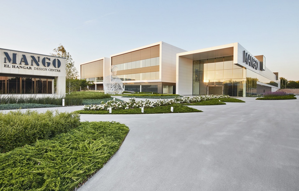 Landscape Project for HANGAR THE LINE DESIGN CENTER by AELAND