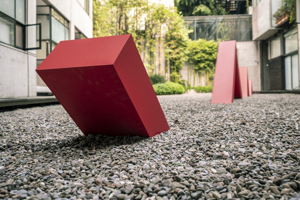 red threads by miguel de la torre architects