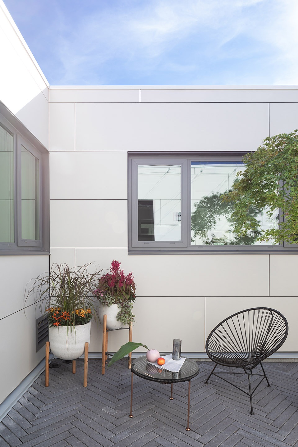 curio residence by haeccity studio architecture