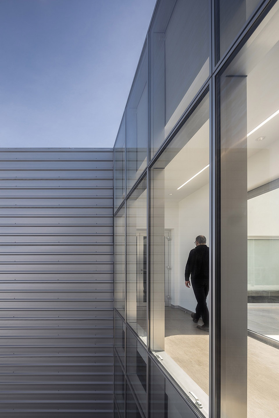 prfs headquarters by impare arquitectura