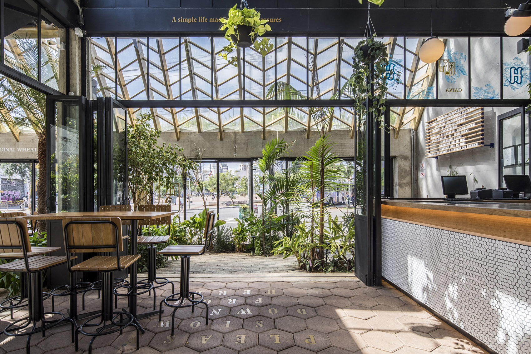 Hoegaarden Greenhouse Bar by Metamoorfose Studio - 谷德设计网