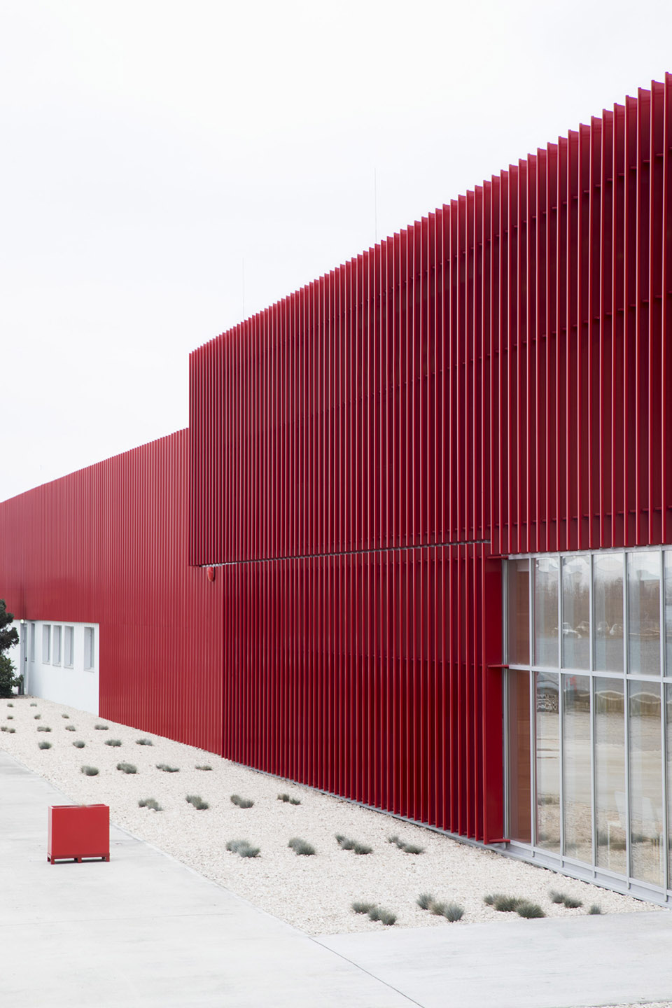 mce production facility by heim balp architekten