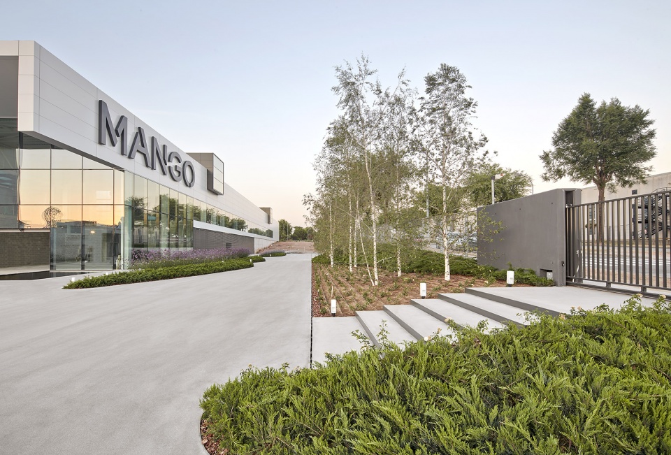 Landscape Project for HANGAR THE LINE DESIGN CENTER by AELAND