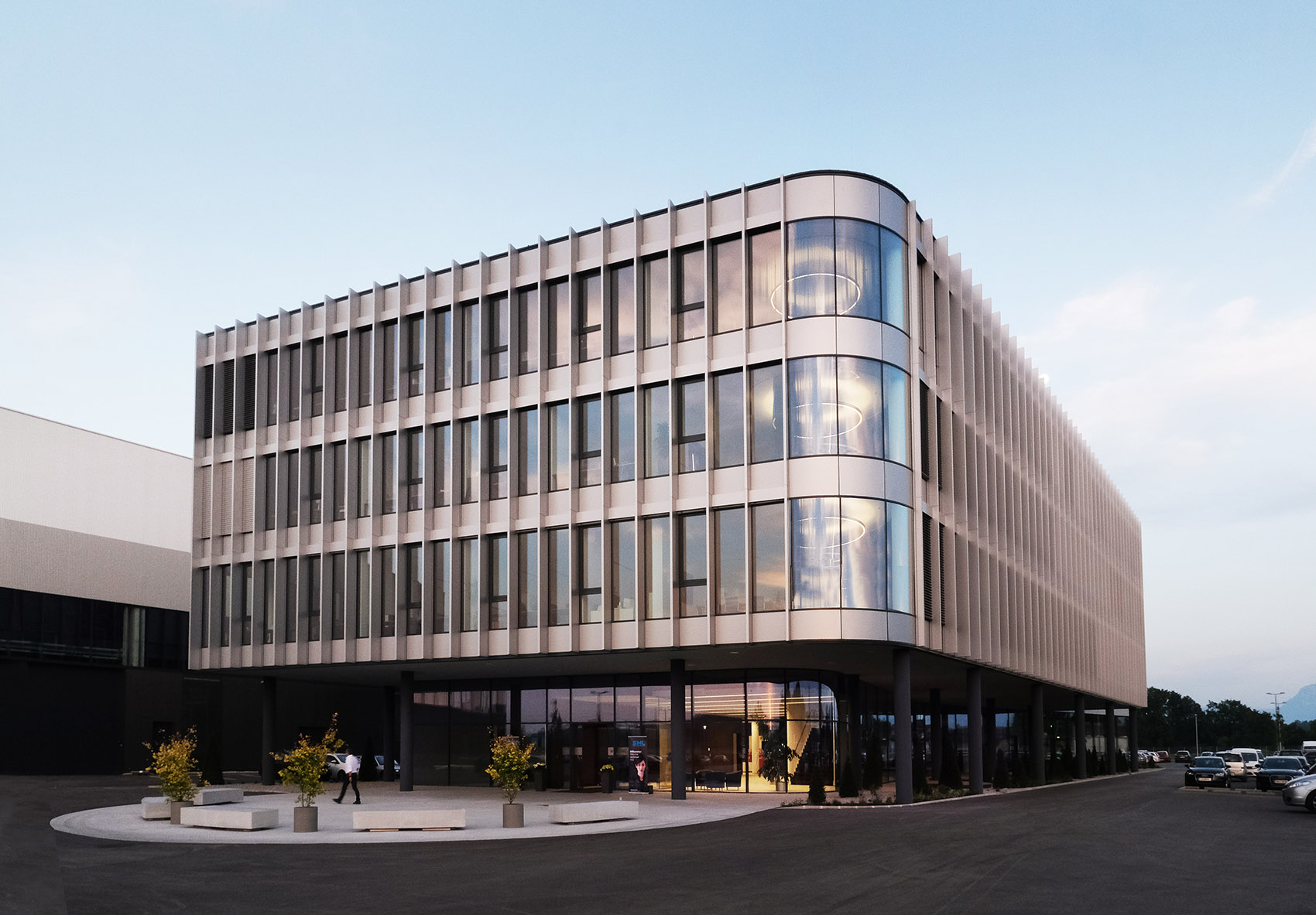 sml公司总部大楼,奥地利 / some place studio