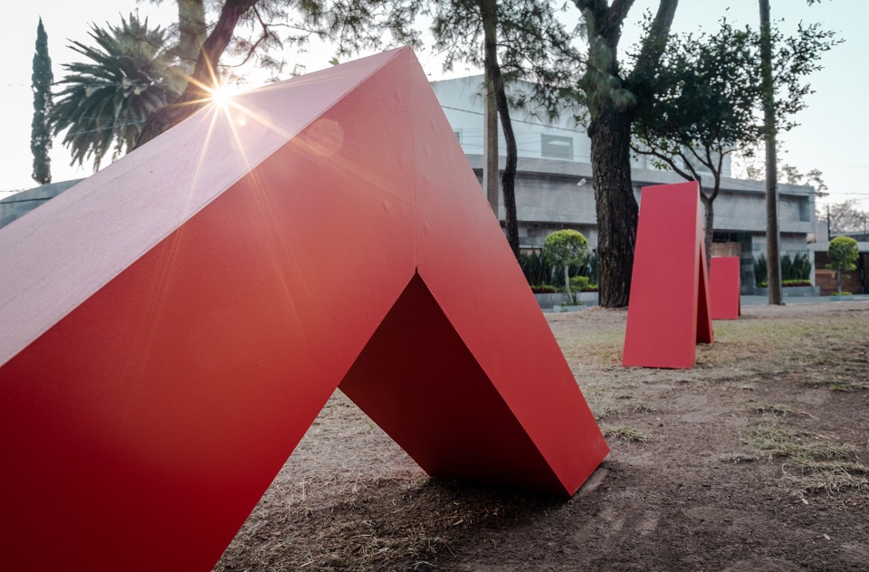 red threads by miguel de la torre architects