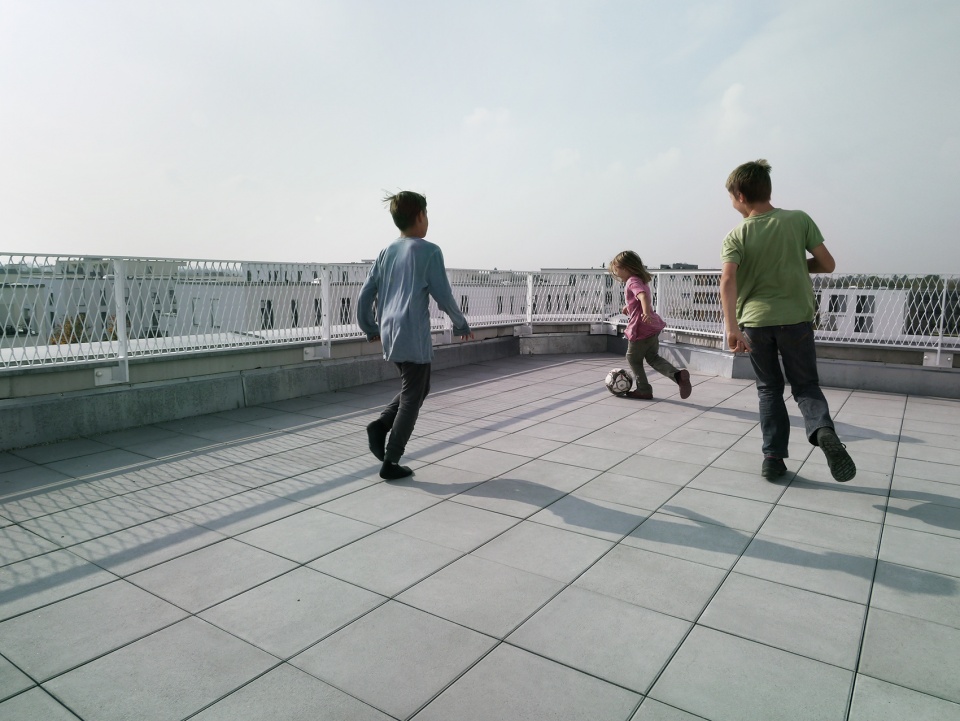 wohnen ohne auto by pool leber architekten
