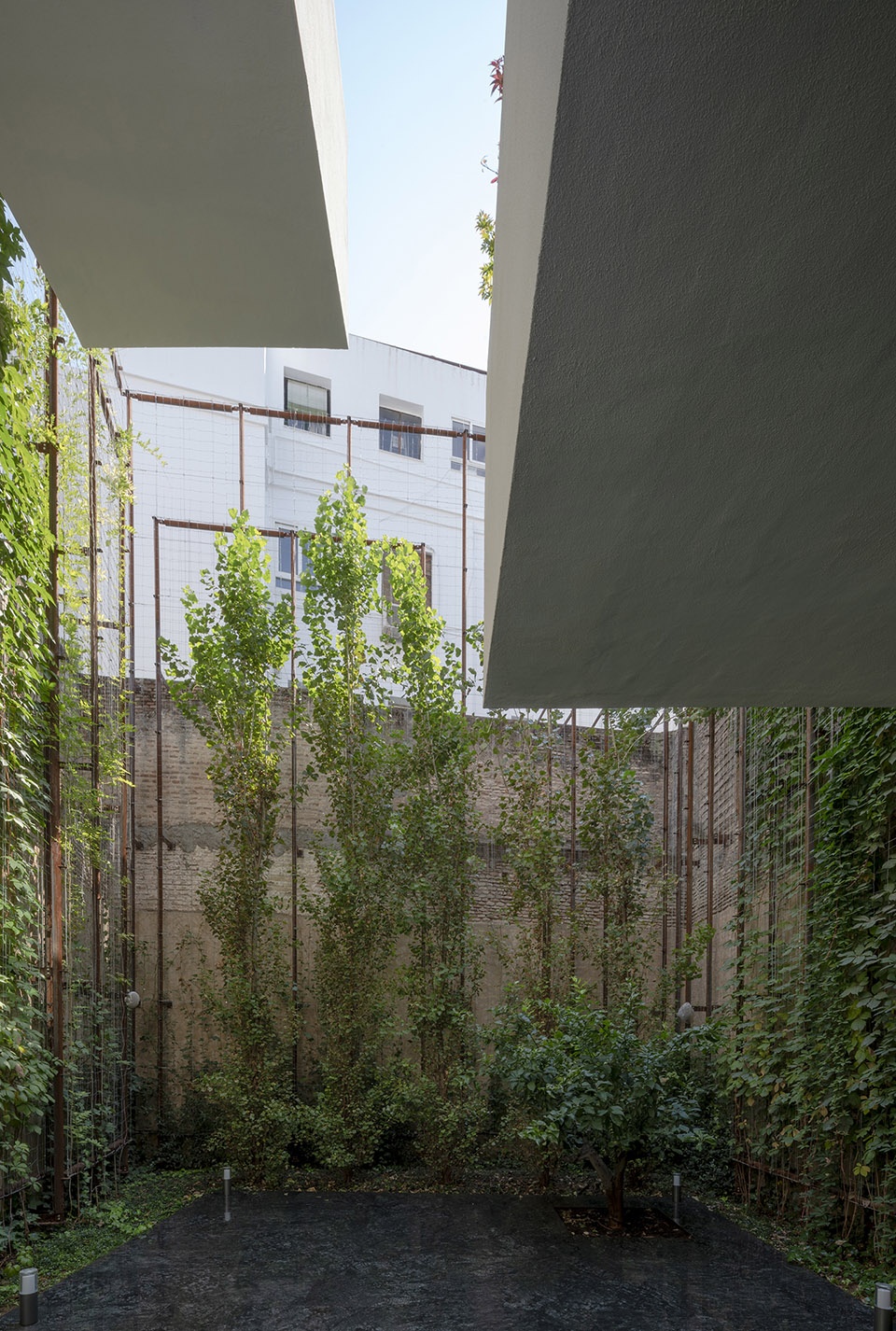 house a11 in sevilla by guillermo vazquez consuegra