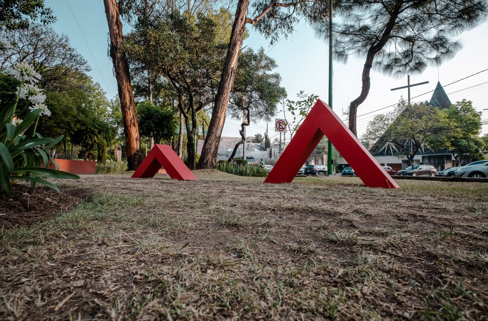 red threads by miguel de la torre architects