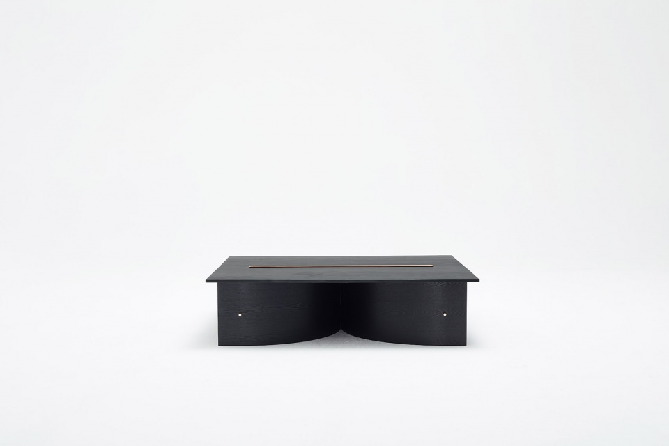 pull table Mario Tsai Studio