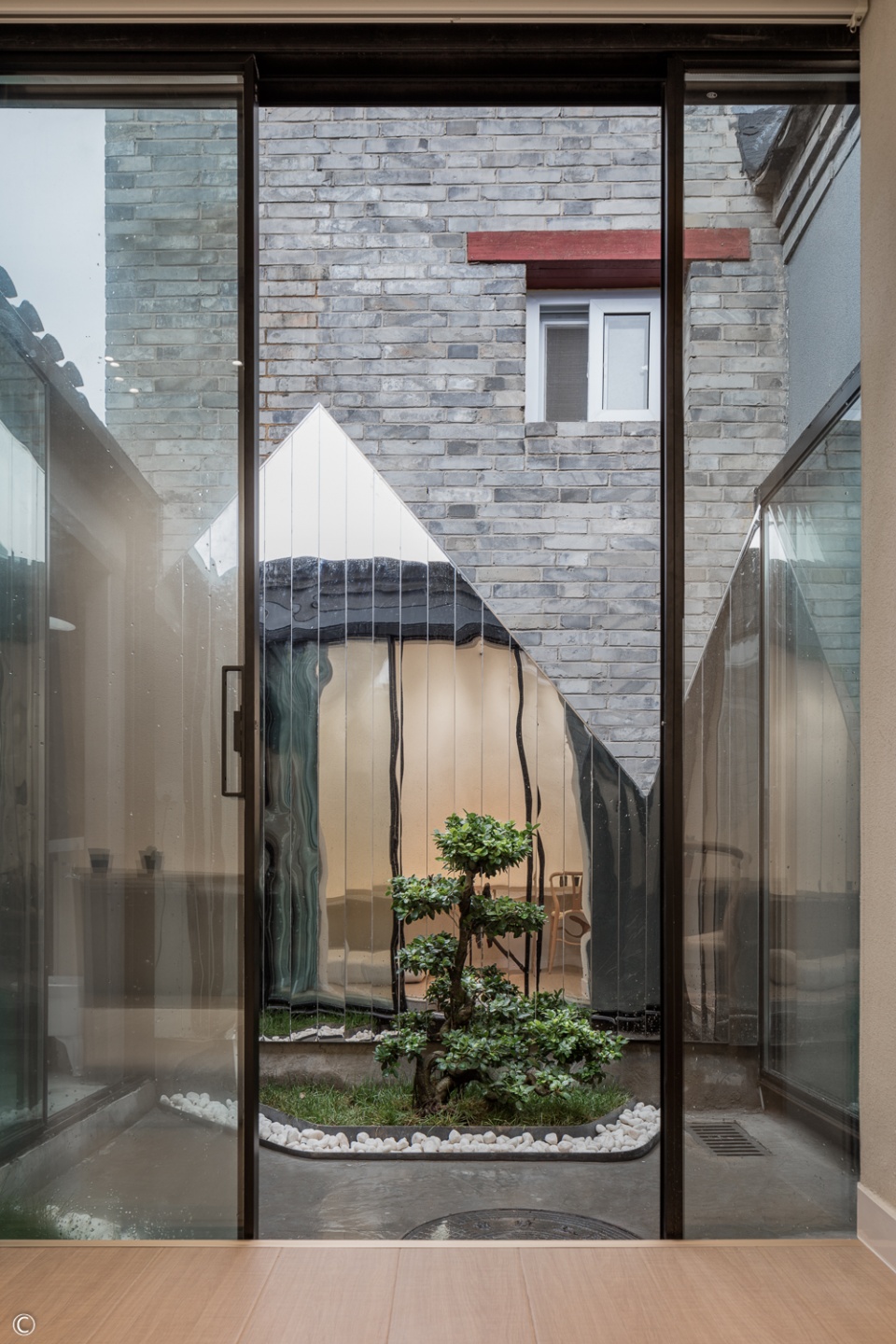 64 dongrongxian hutong renovation china by bazuo architecture studio