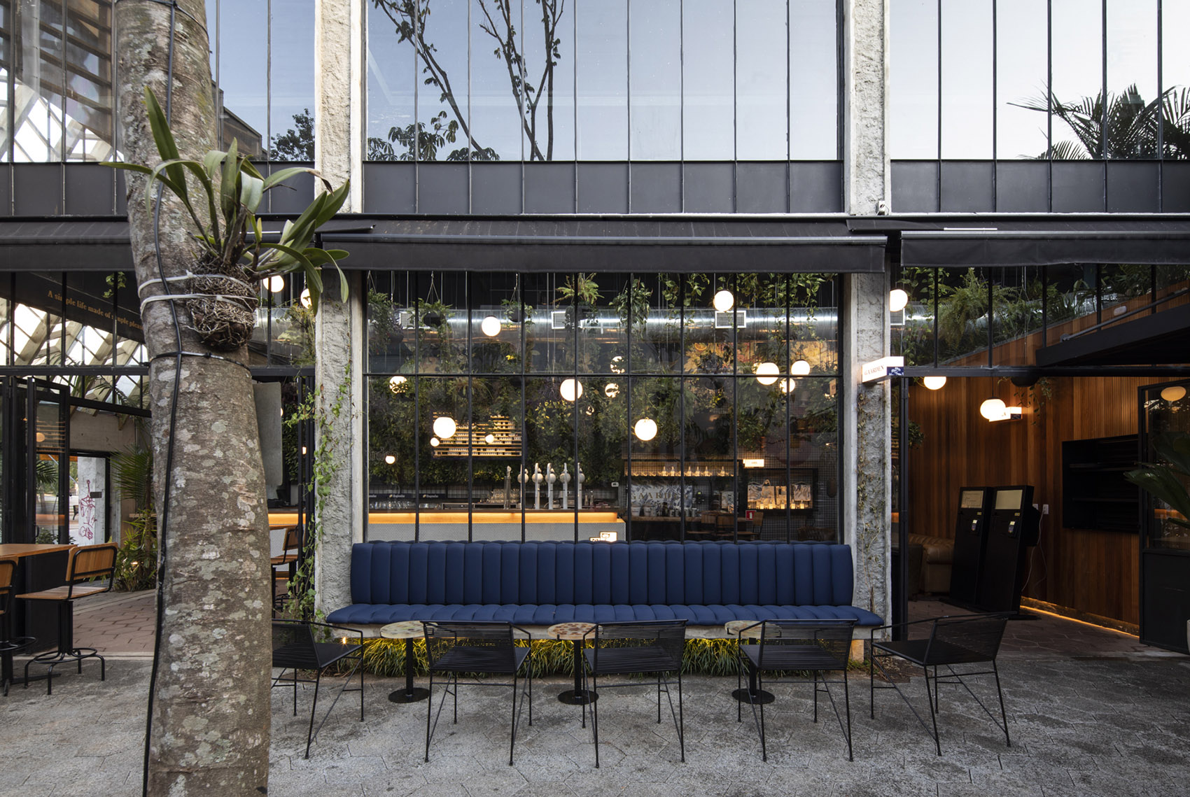 Hoegaarden Greenhouse Bar by Metamoorfose Studio 谷德设计网