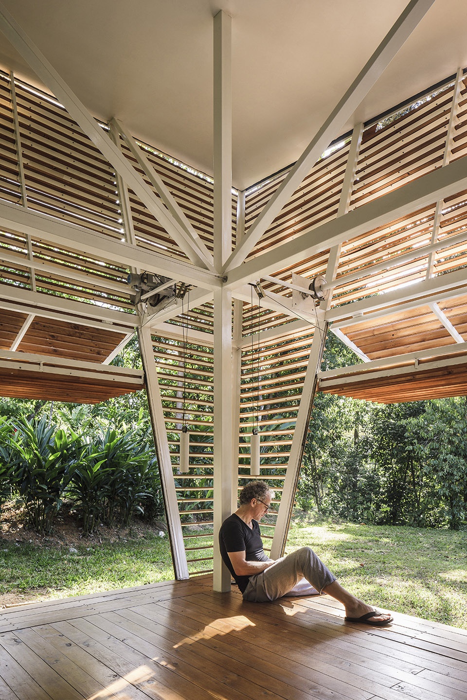 No Footprint House by A 01