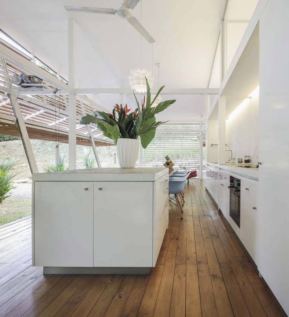 No Footprint House by A 01