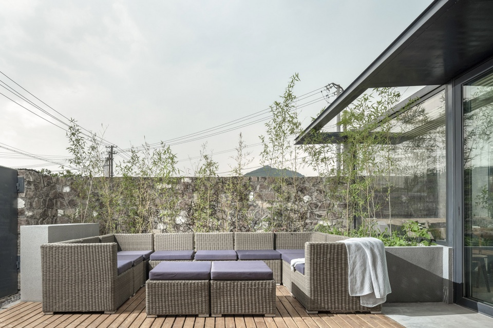 the shared village space evolution of red fruit tree small tavern by evolution design