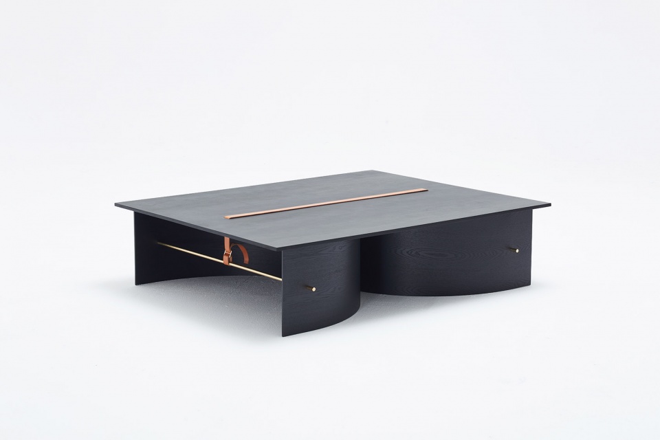pull table Mario Tsai Studio