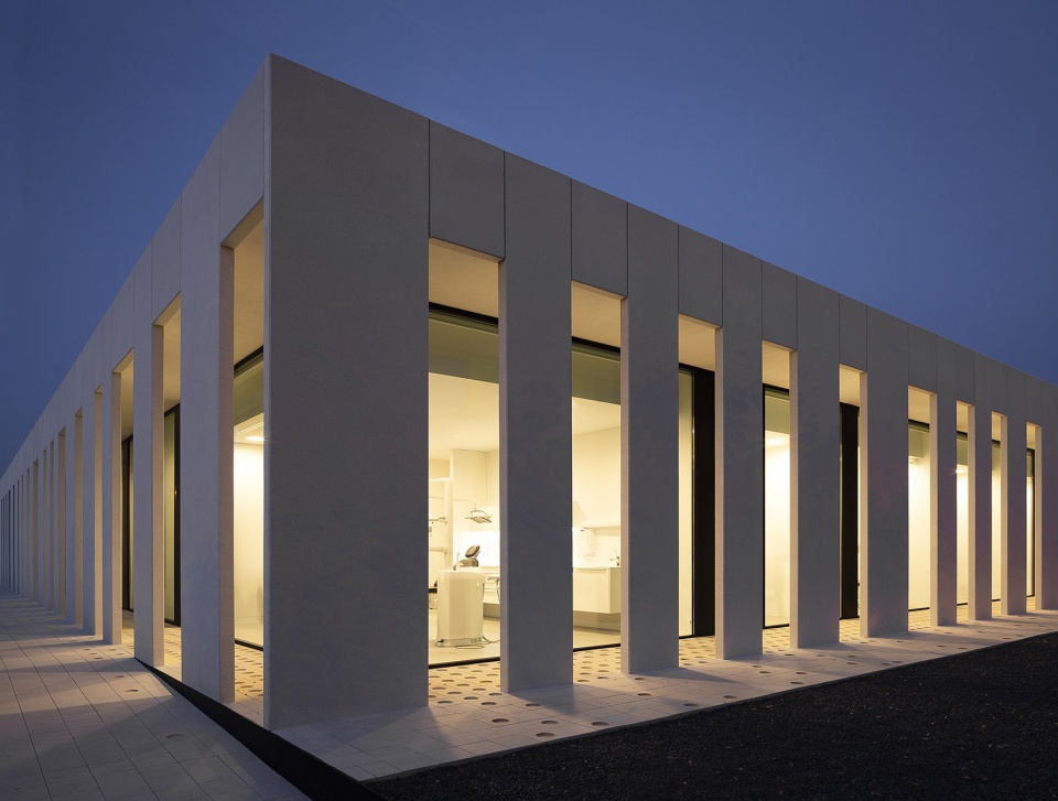 pronova dental clinic by francesc rife studio