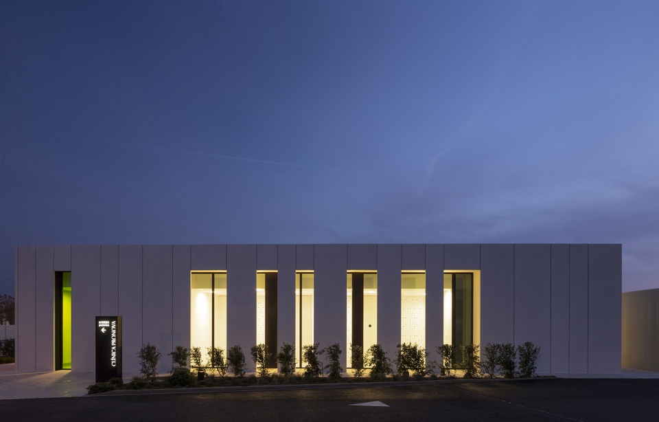 pronova dental clinic by francesc rife studio