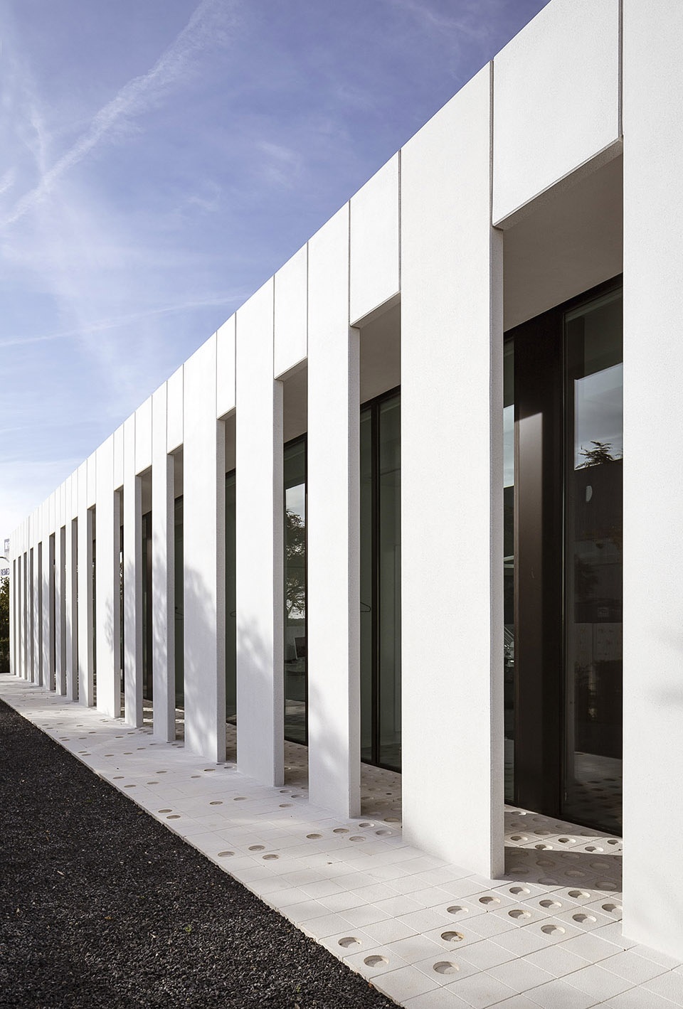 pronova dental clinic by francesc rife studio