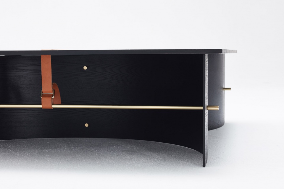 pull table Mario Tsai Studio