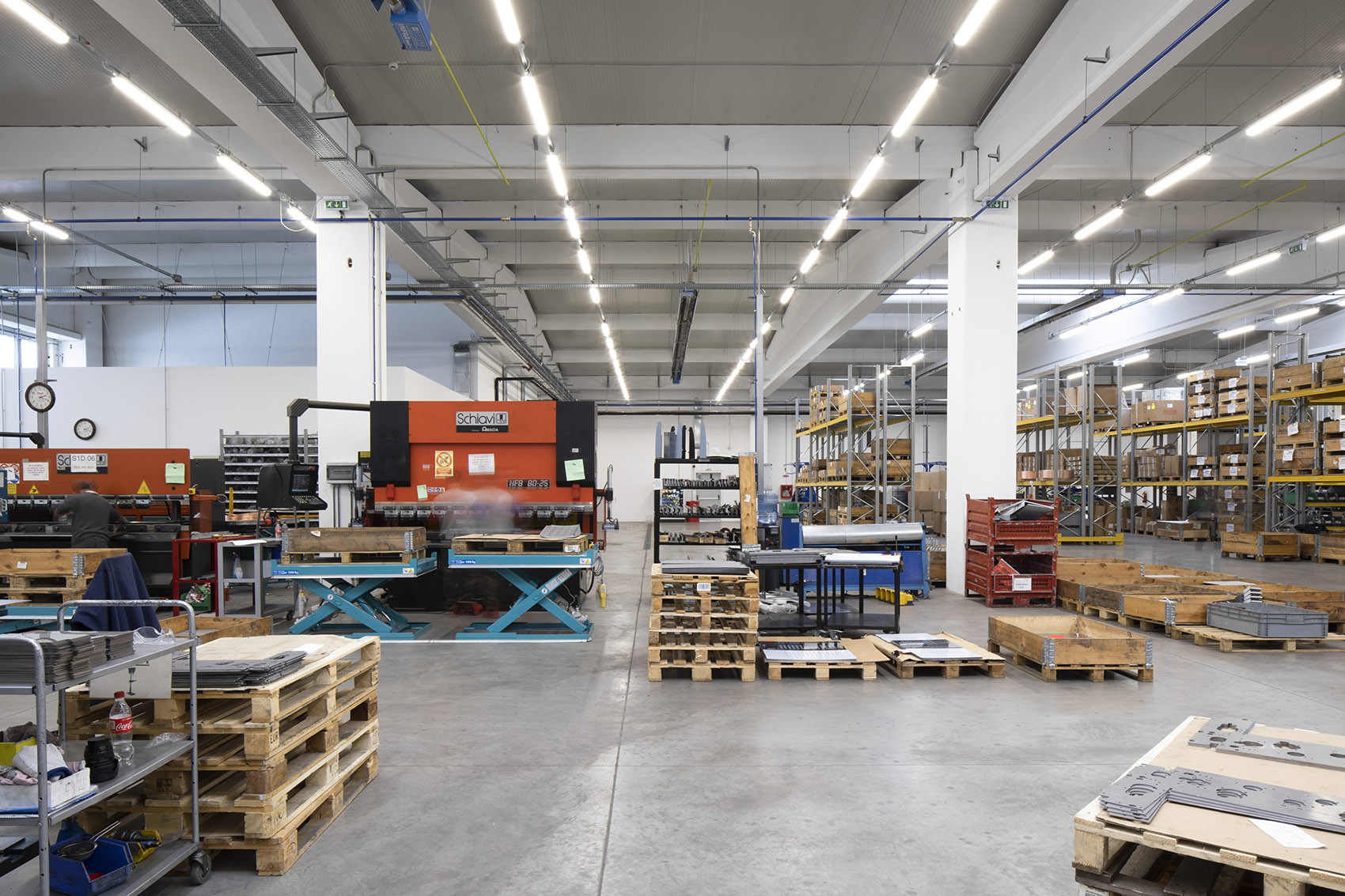 mce production facility by heim balp architekten