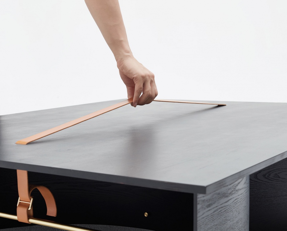 pull table Mario Tsai Studio