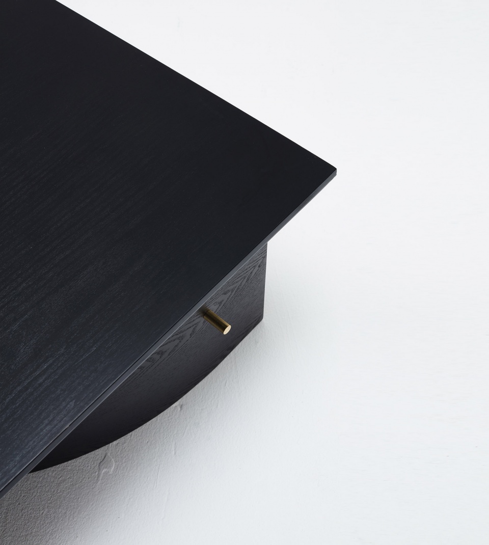 pull table Mario Tsai Studio