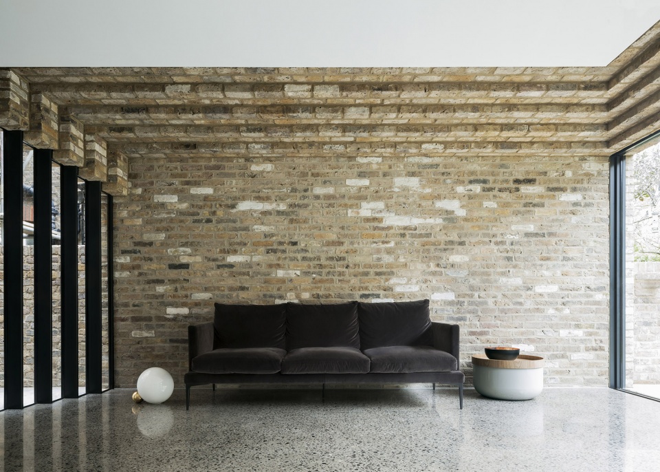 step house by bureau de change