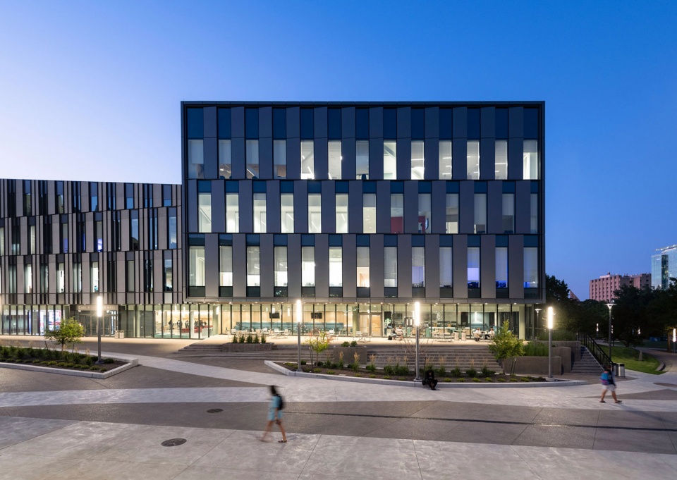 the university of cincinnatis business school by henning larsen
