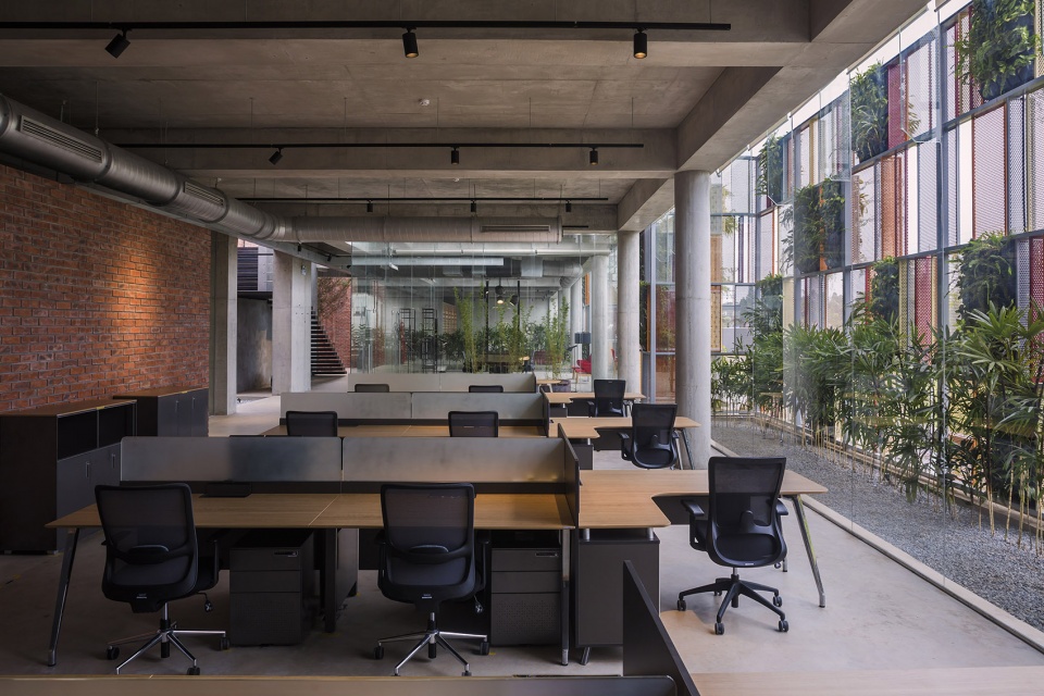 star engineers administrative building and factory by studio vdga
