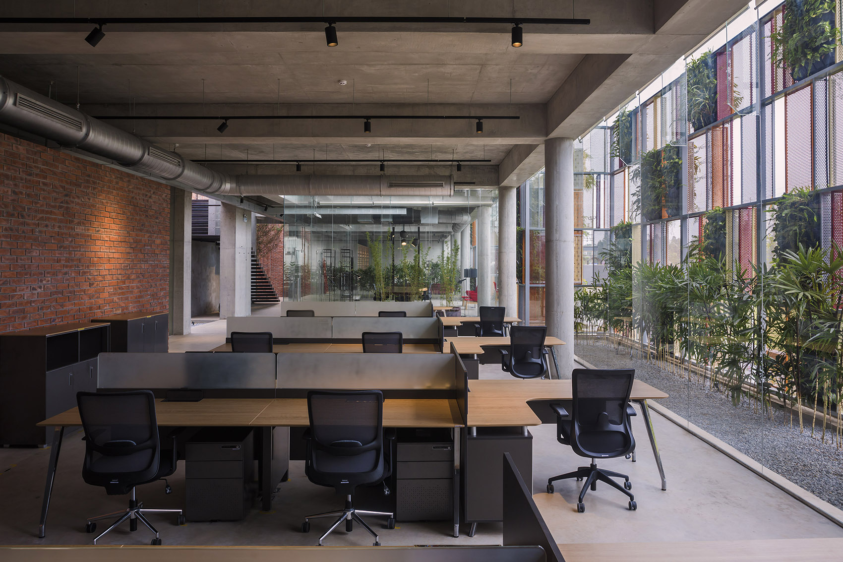 Stg Building Star Engineers, Administrative Building and Factory by Studio VDGA - 谷德设计网