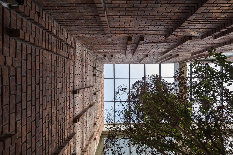 star engineers administrative building and factory by studio vdga