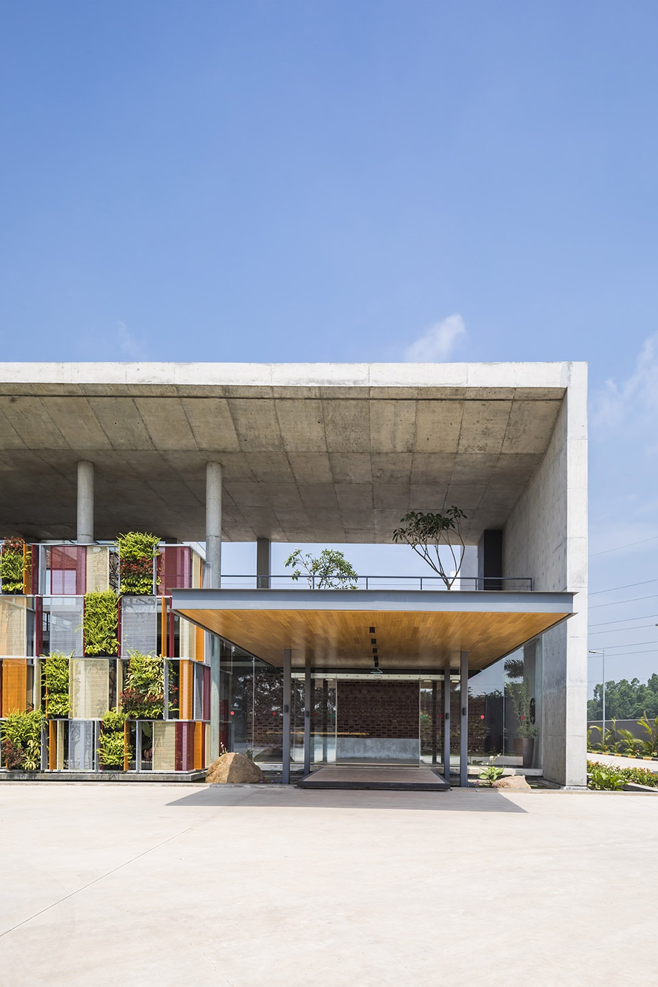star engineers administrative building and factory by studio vdga