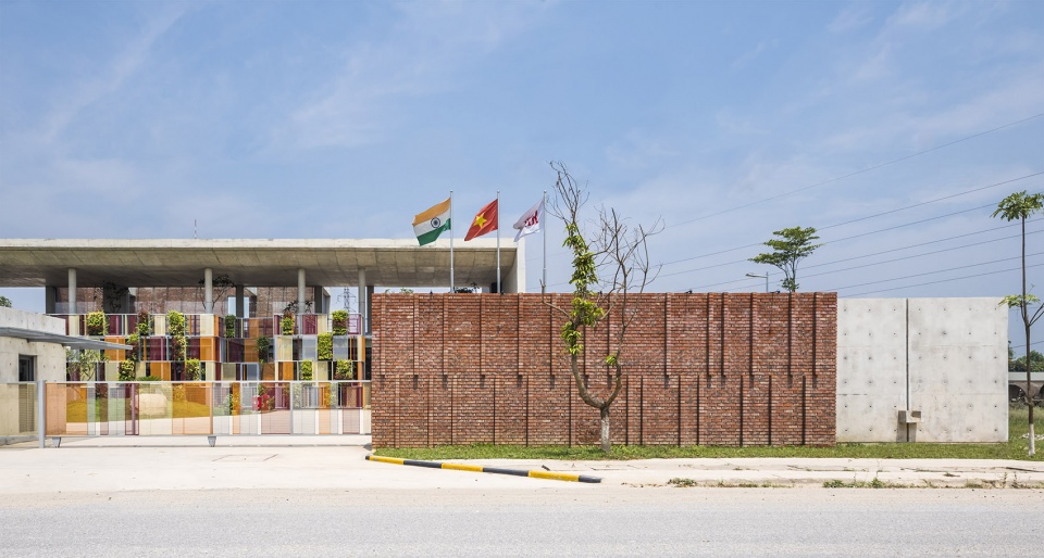 star engineers administrative building and factory by studio vdga