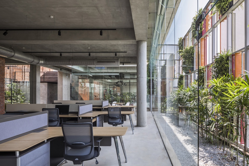 star engineers administrative building and factory by studio vdga