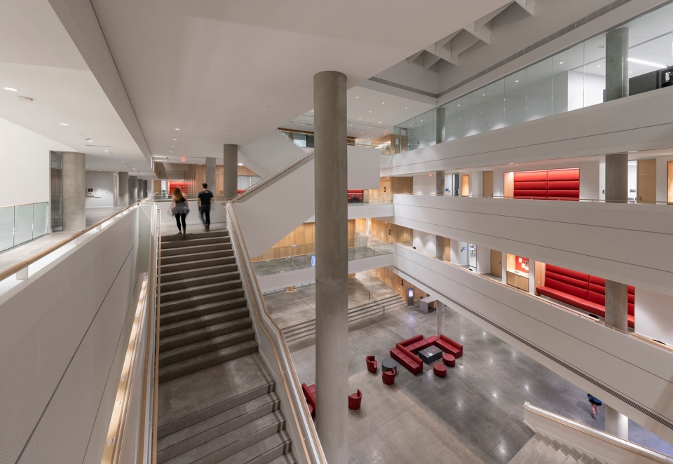 the university of cincinnatis business school by henning larsen