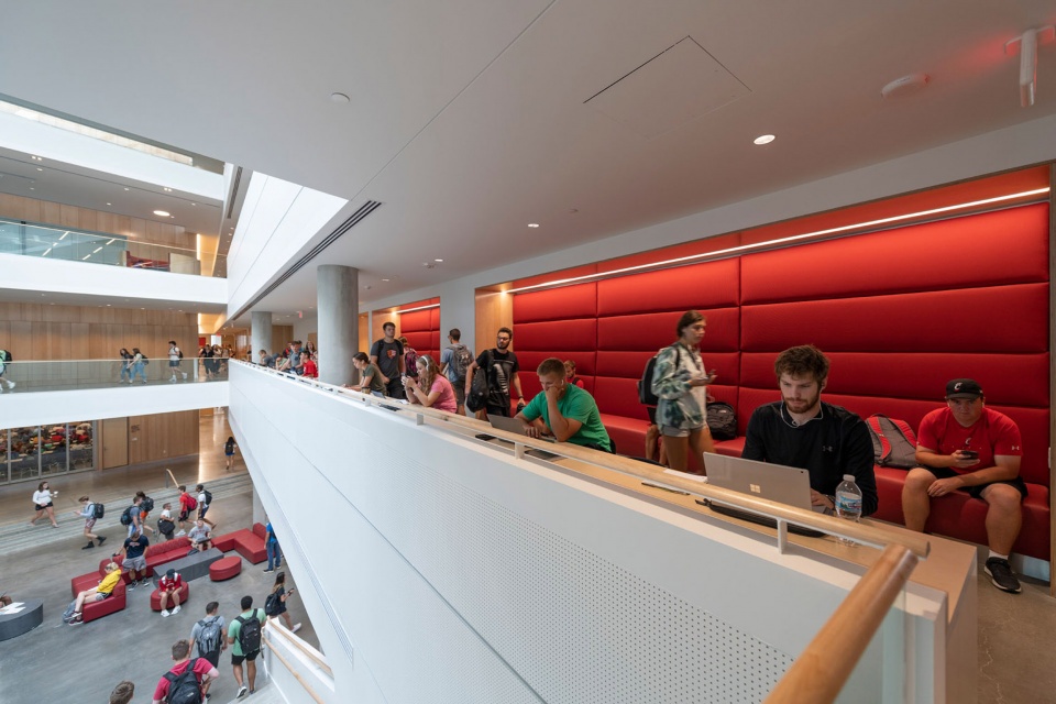the university of cincinnatis business school by henning larsen