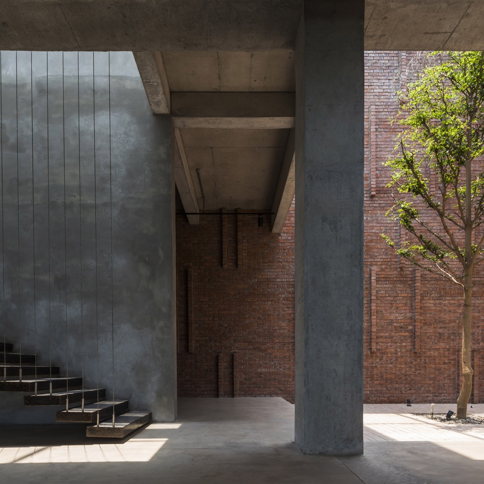star engineers administrative building and factory by studio vdga