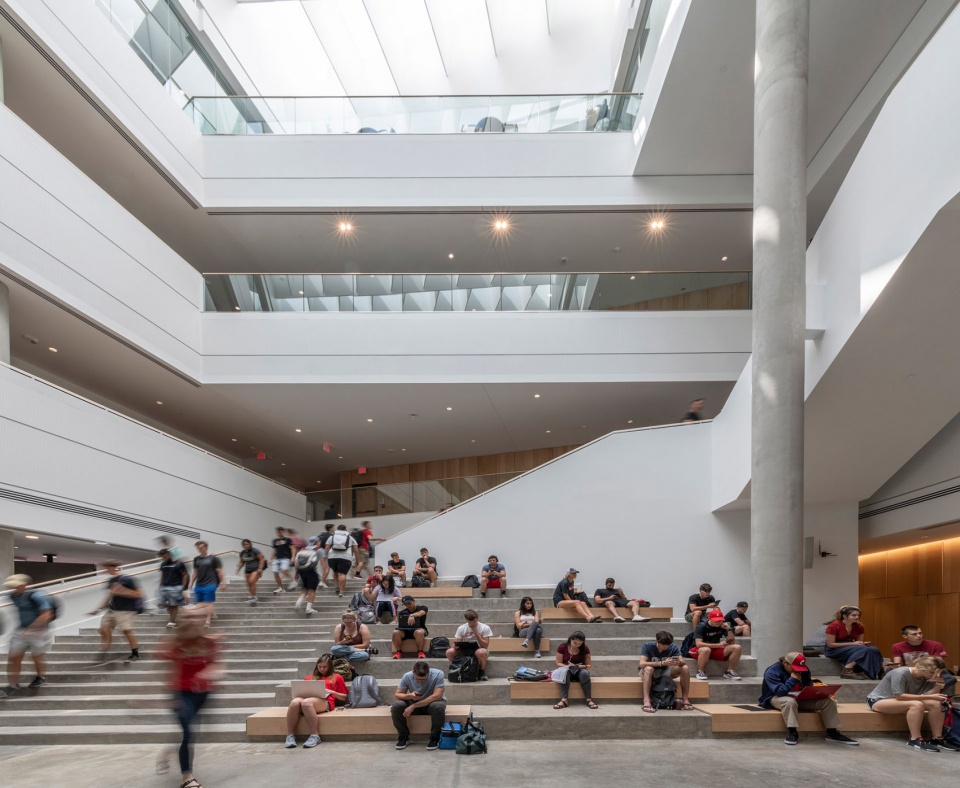 the university of cincinnatis business school by henning larsen