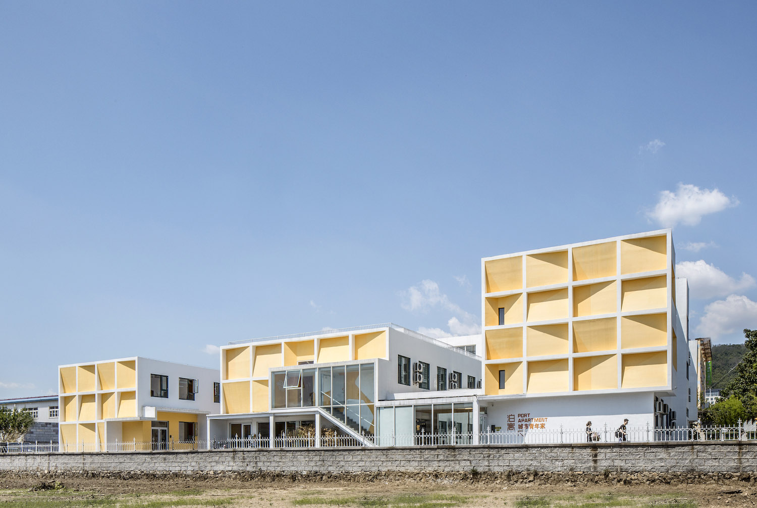 Yantai Chunhui Road Port Apartment, China by MAT Office 谷德设计网