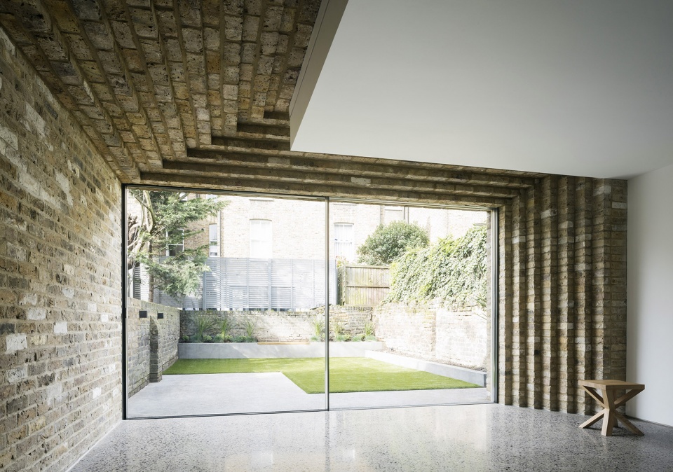 step house by bureau de change