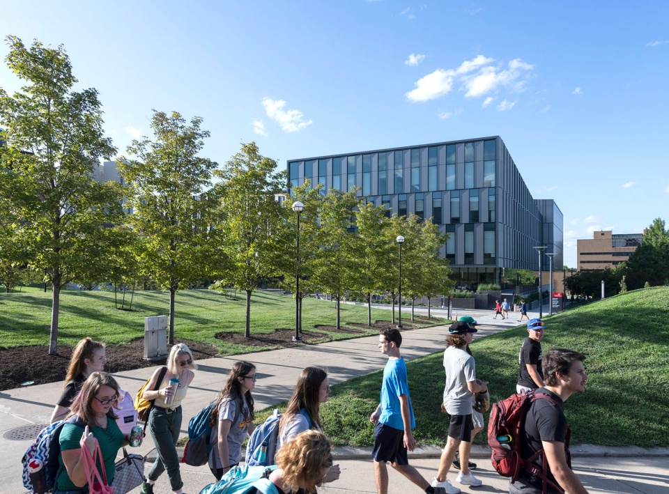 the university of cincinnatis business school by henning larsen