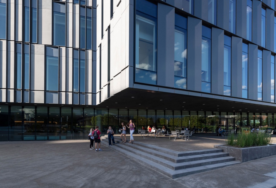 the university of cincinnatis business school by henning larsen