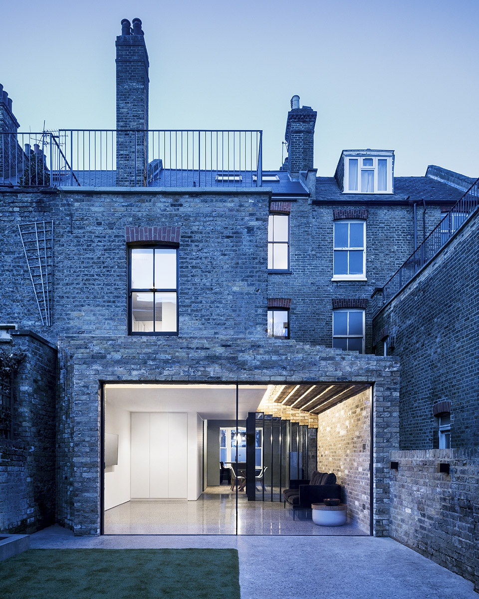 step house by bureau de change