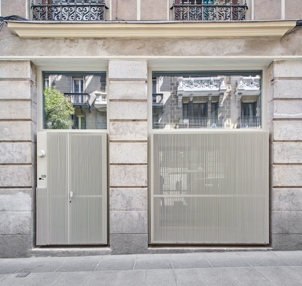 casa a12 by lucas y hernandez gil arquitectos