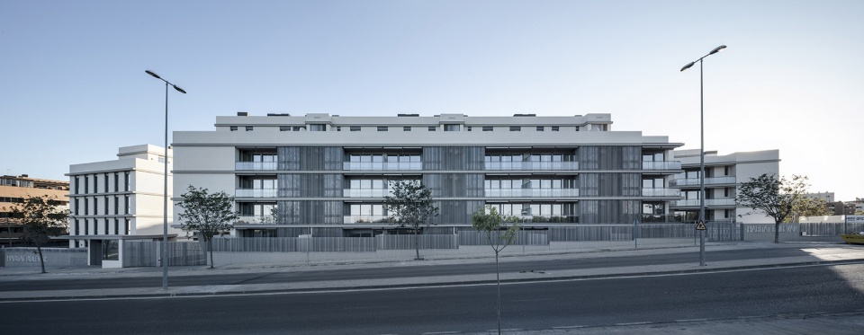 habitat boulevar 123 dwellings in mairena del aljarafe by gabriel verd arquitectos buro4 arquitectos slp